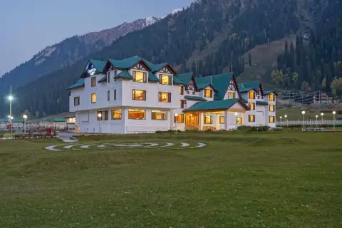 Country Inn & Suites by Radisson, Sonamarg