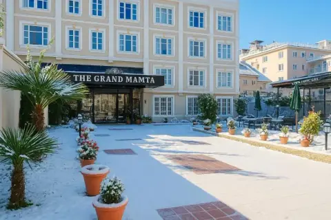 Entrance of Hotel The Grand Mamta, Srinagar