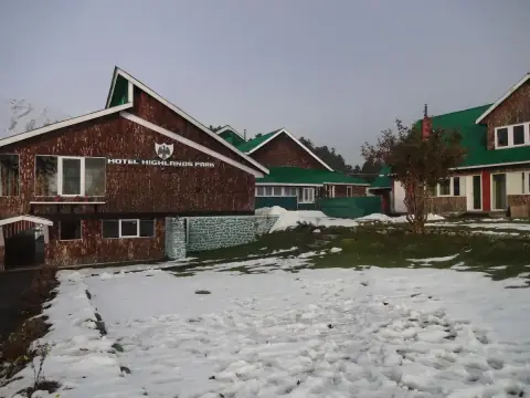 Hotel Highlands Park, Gulmarg, in snow