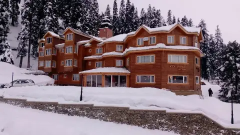 Kolahoi Green Heights, Gulmarg, in snow