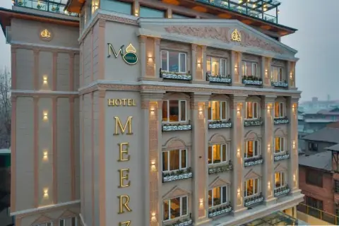 Front of Hotel Meerz, Srinagar