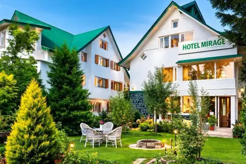 Hotel Mirage and its garden in Srinagar