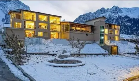 Snowland Resort & Spa, Sonamarg, in snow
