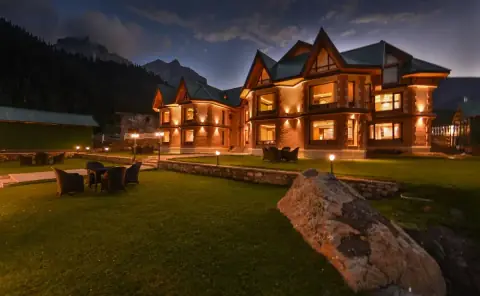 Hotel Village Walk, Sonamarg, in the evening