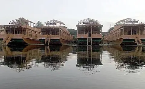 Wangnoo Sheraton houseboats on Dal Lake