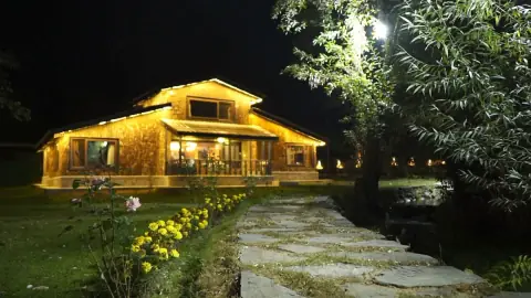 Zinnia Cottage, Pahalgam, at night